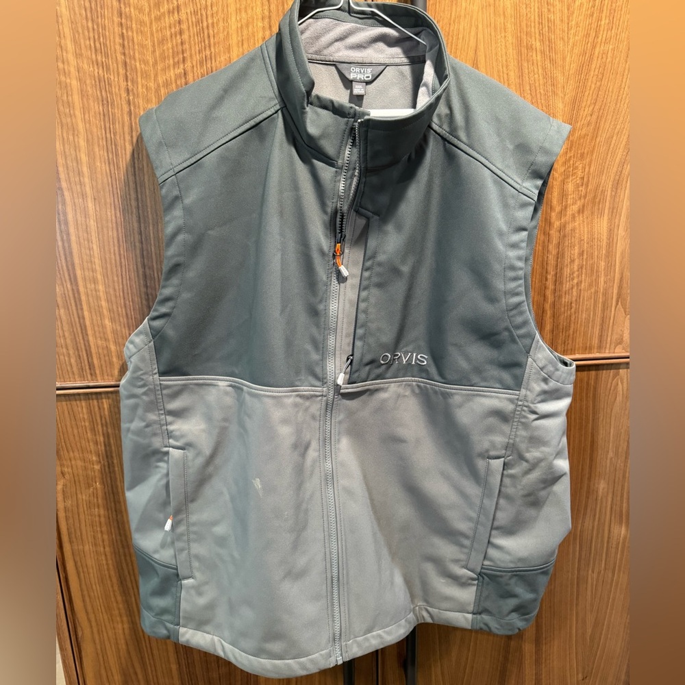 Men’s Orvis vest grey polyester pro vest. Size XXXL